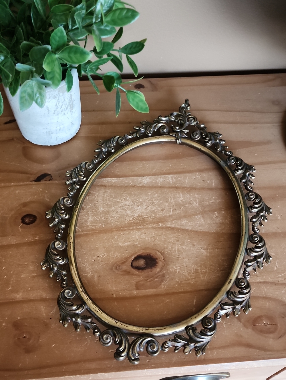 Ornate Oval Decorative Frame in Antique Brass Finish
